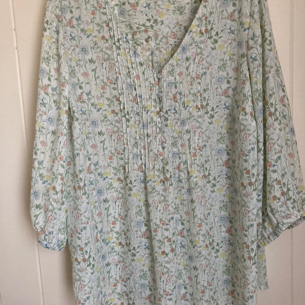 Violet + Claire Plus Size Beautiful Blouse with Floral Design 2X